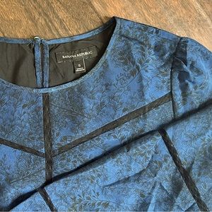 Banana Republic Blue Print Crepe Top w Black Lace Insets size Small